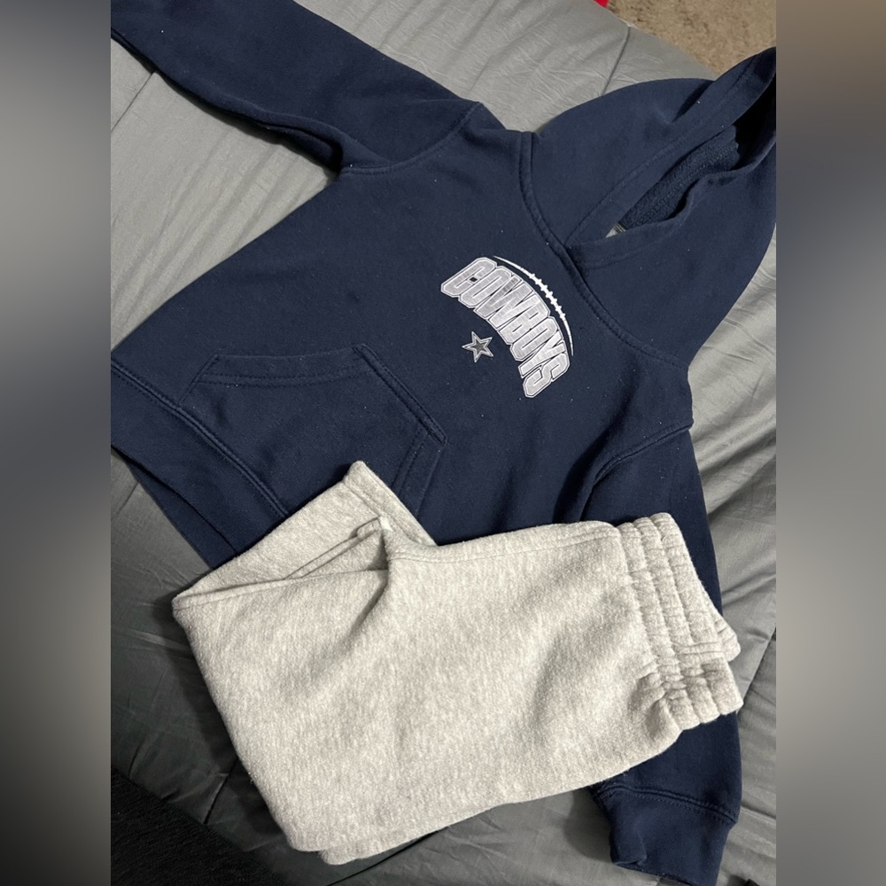 Cowboys Hoodie & Sweats